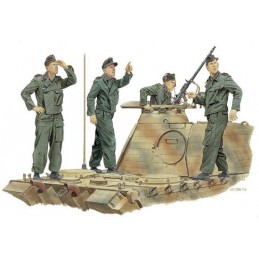 DR6191	1/35 PANZER CREW...
