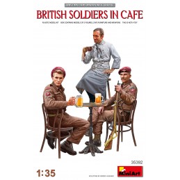 MA35392 BRITISH SOLDIERS IN...
